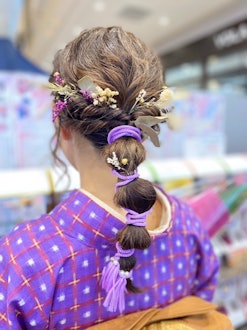 [相片2]这是琉球和春期的新和服，是海原的传统工艺品。紫色是不寻常的，非常可爱。我也喜欢用紫色配饰来搭配我的和服。