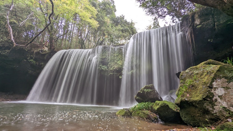 [Image1]My favorite is Nabegataki Falls in Aso in Kumamoto Prefecture. A spectacular waterfall that can be p