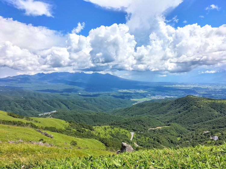[画像1]SKY TERRACE/長野県車山山頂に設置されたスカイテラスからの景色です。 南八ヶ岳がくっきりと見えていました。 富士山は雲に隠れています。