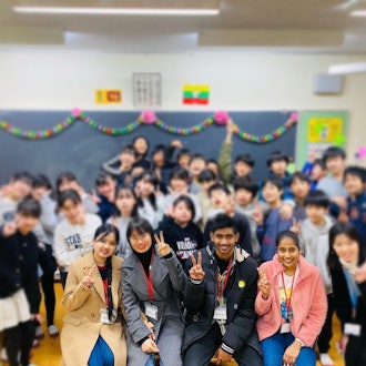 [Image1]We held an exchange meeting with an elementary school in Hachioji City. We talked about our country 