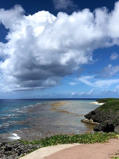 [画像1]鹿児島県 与論島「どこまでも続く雲」 2019年に観光した時の写真です。 いい天気過ぎて日焼けが痛かったですｗ