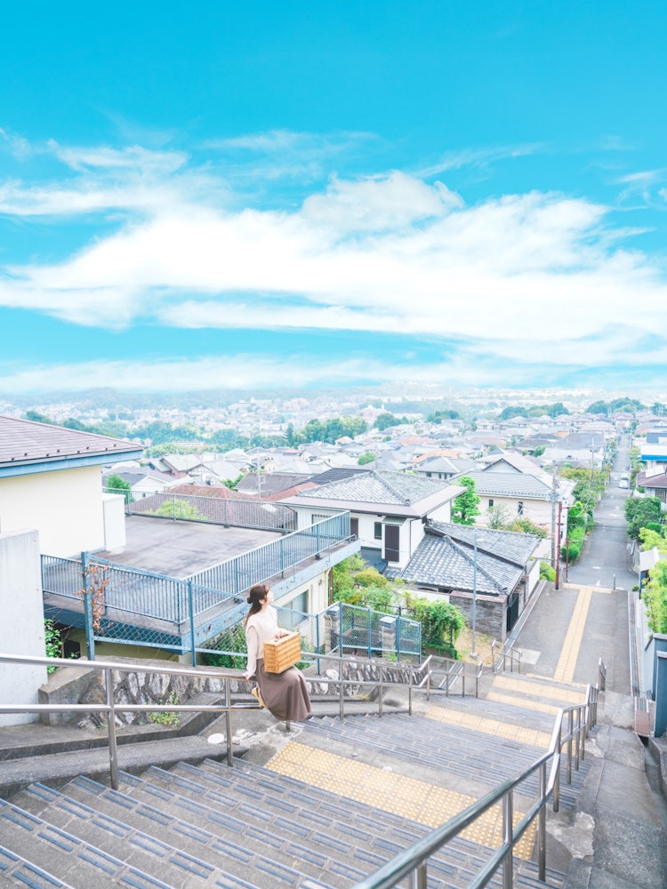 [画像1]📍東京都/聖蹟桜ヶ丘アニメやCMでおなじみのこちらの坂。違うアングルから切り取ってみました。