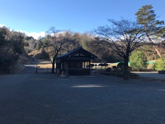 [画像2]週末に八王子に行き、その地域を探索しました。武蔵皇陵(大正天皇と昭和天皇の埋葬地)をチェックしたり、「ごん助」と呼ばれるレストランで素晴らしい料理を食べたりすることができました。武蔵御霊廟は本当に素晴