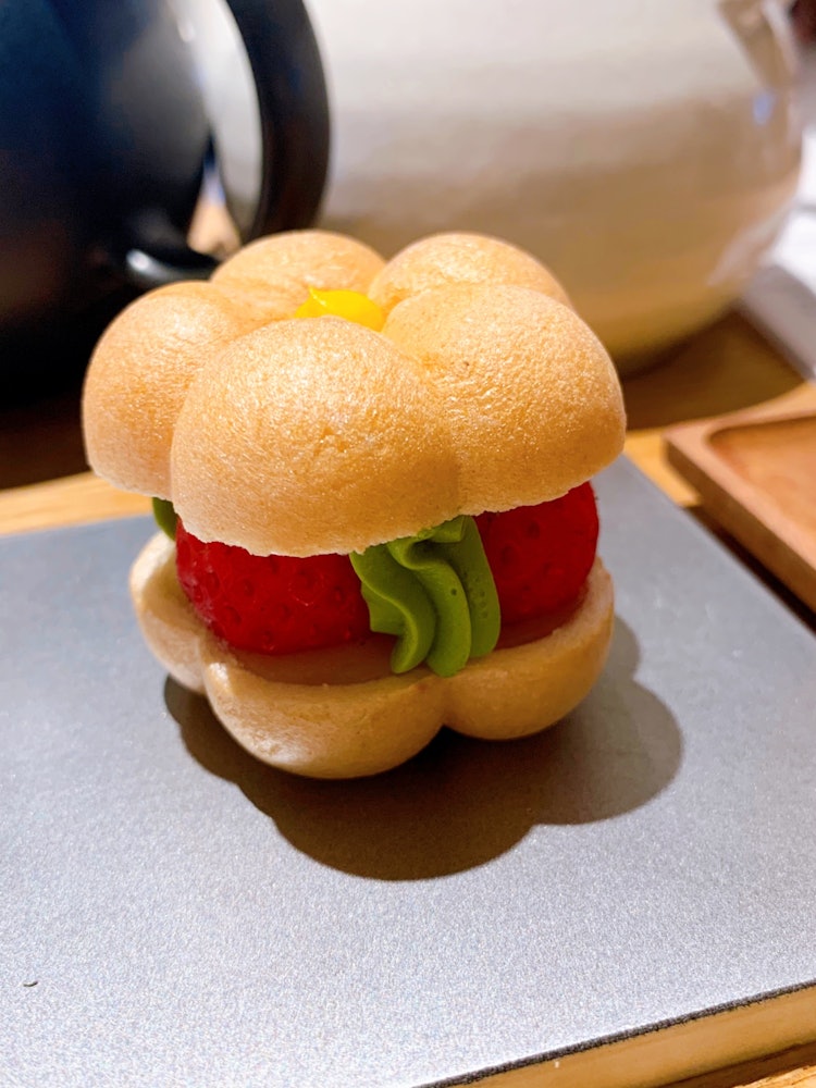 [画像1]老舗茶舗「福寿園」のカフェでいただいた、スイーツ最中🍓かわいらしくて食べるのがもったいなかった🥺