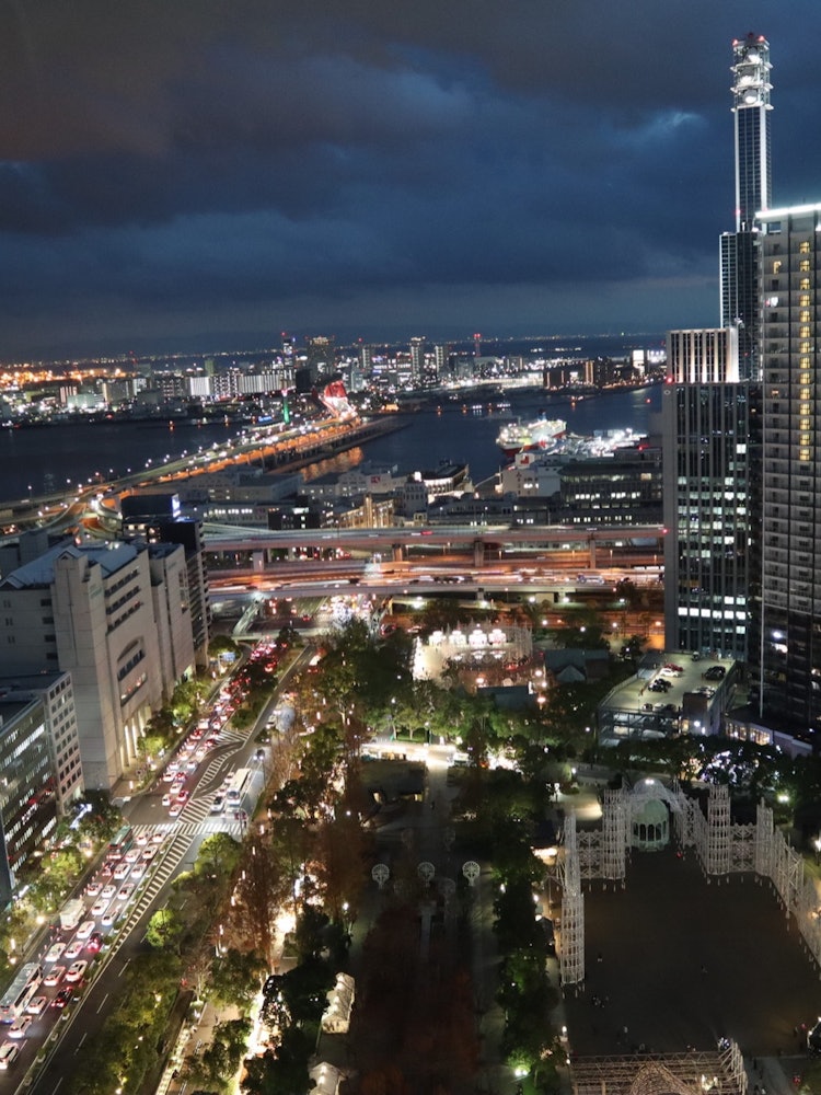 [画像1]神戸市役所1号館24階展望ロビー。