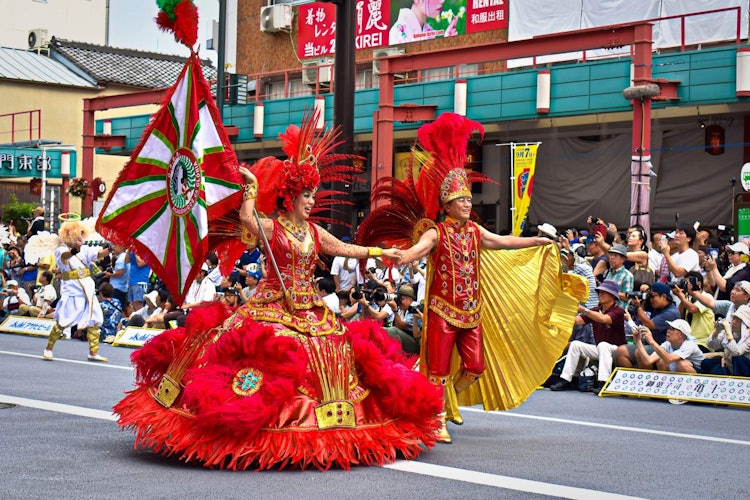 [相片1]桑巴舞是巴西的传统舞蹈，也是该国的文化遗产。虽然在东京没有那么多巴西人，但非常幸运的是，东京有一个桑巴狂欢节，被称为浅草桑巴狂欢节。狂欢节非常丰富多彩，充满欢乐和娱乐。由于过去两年的电晕大流行，狂欢节