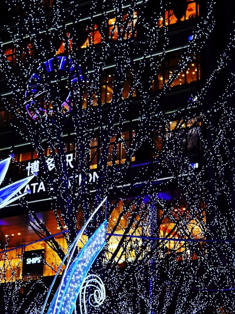 [Image1]Illumination of Hakata StationEvery year at the end of the year (12/30 and 31), I go to UVERworld li