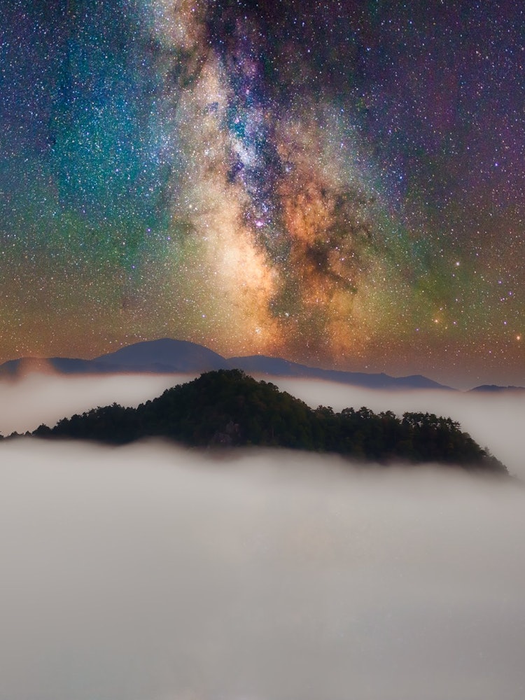 [Image1]Autumn of JapanSea of clouds and Milky Way in autumnIn Hyogo Prefecture