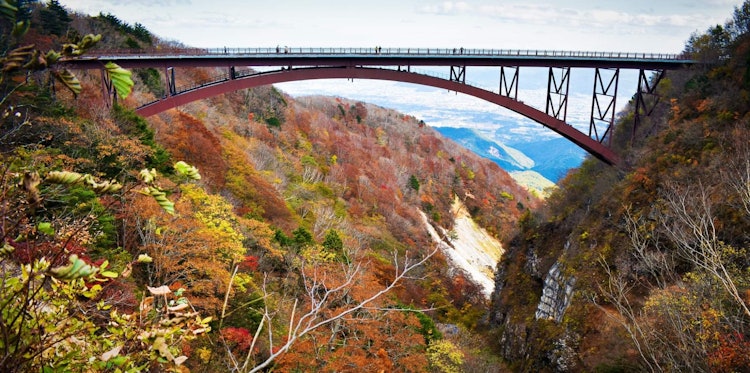 [相片1]福岛提供了许多美丽的地方，这是一个这样的地方，我们从那里观看了美丽的秋景和红桥。即使从桥上你也会看到城市和农田，森林等