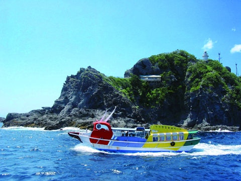 [Image1]Izu Cruise (Irouzaki Cape Tour)The varied coastline and azure waters of Minami-Izu are very impressi