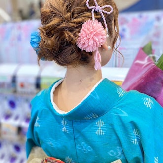 [Image1]A new kimono of Ryukyu kasuri, a Haebaru traditional craft. The light blue color is vivid, and the k