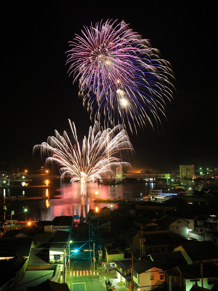 [Image1]Nagasaki Iki City Katsumoto Fishing Port Fireworks FestivalI talked with a local professional photog