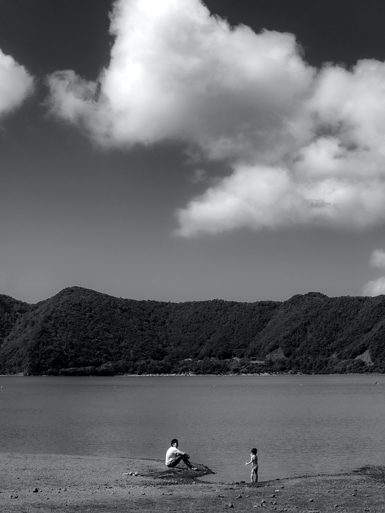 [Image1]Lake Motosu at the end of summer.