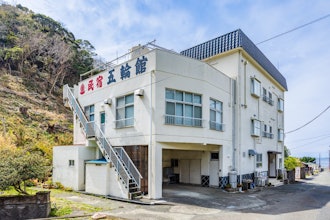 [이미지1]고린칸 - 야스라기노 게스트하우스 료칸 (Gorinkan - Yasuragi no guesthouse ryokan)천연 온천과 해산물 요리를 즐길 수 있는 숙소 입니다. 기암 바다