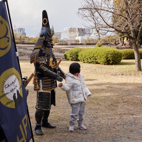 [Image1]SAMURAI⚔ playing with exotic children at Osaka CastleA peaceful day without war...