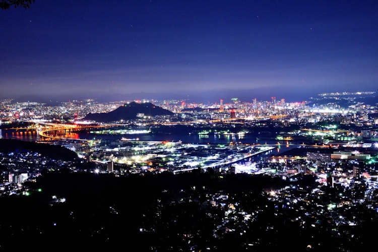 [Image1]📍 Hiroshima/Atago ShrineIt is a ✨ spot where you can overlook the night view of HiroshimaThe road al