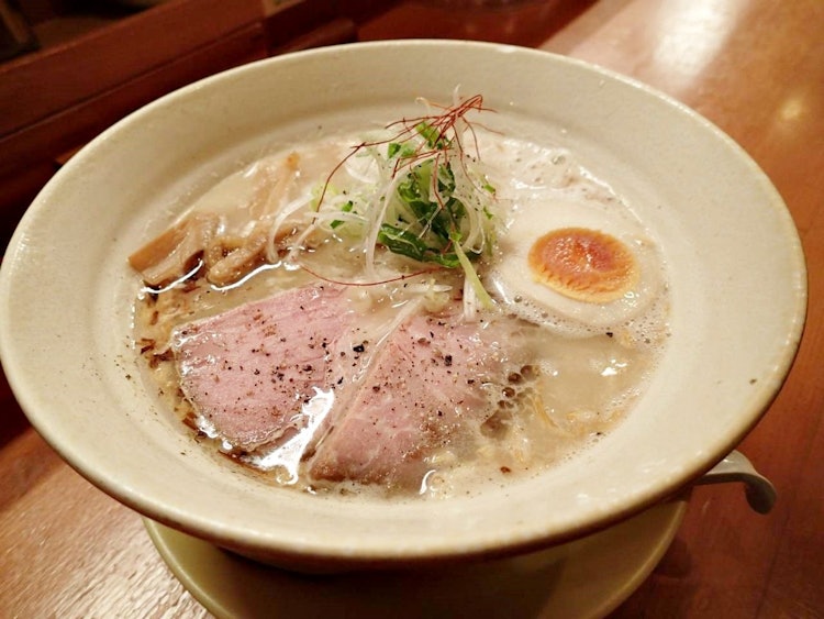 [이미지1]오사카 텐마에서 수제 국수를 즐길 수 있습니다. 🍜 국수는 레스토랑에서 손으로 만든 ❣️ 약간 납작한 얇은 국수로 쫄깃하고 미끄럽고 수프는 ❣️ 크림 같고 풍부하지만 가볍습니다. 