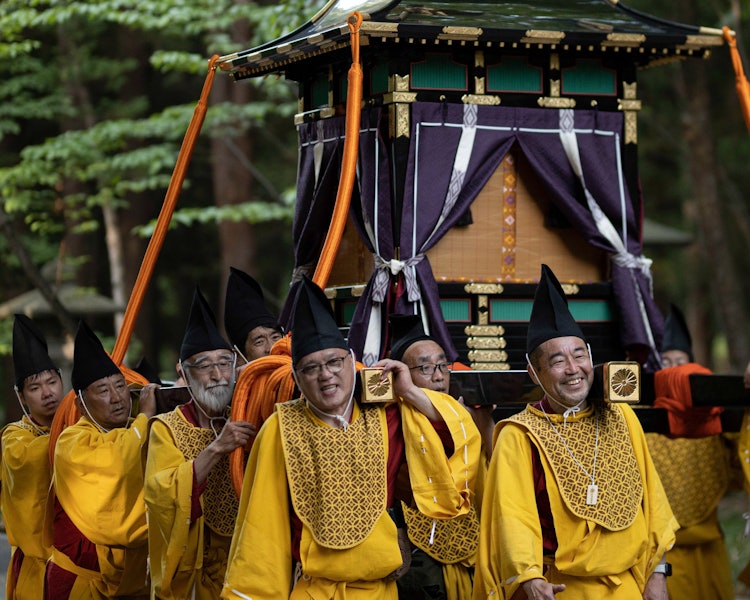 [相片1]北海道神宫祭它被札幌市民昵称为“札幌节”祭典超过1，000名札幌市民穿着色彩缤纷的平安时代画卷状服装，携带四辆神舆和八辆花车在城市中游行。