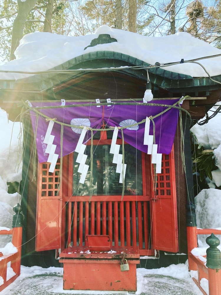 [相片1]它将是位于札幌市白石区的Setsha，位于一个名为白石神社Kamyori Valley的电力点。白石神社是仅次于北海道神宫的第二大最受欢迎的神社，有许多首次来访的游客。我喜欢它，每年都会去几次。夏天也