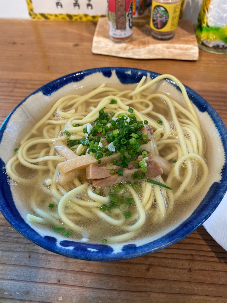 [Image1]I ate Yaeyama soba at a popular restaurant called Aftersummer on Ishigaki Island.The soup was based 