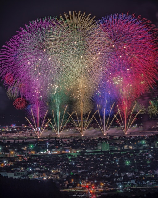 [Image1]日本三大花火大会。新潟県の長岡花火大会。フェニックスは涙が出るほど感動します。