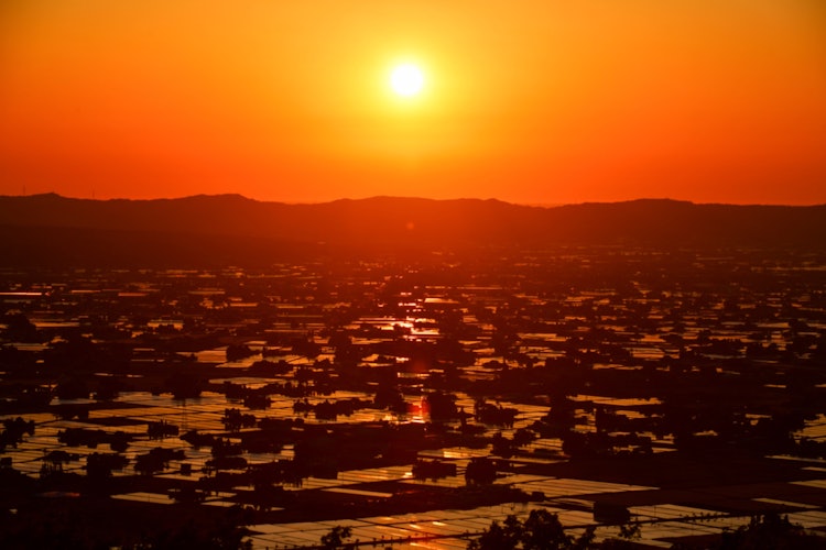 [Image1]The scenery of the Tonami Plain can only be seen at this time of year.The sunset seen from the Scatt