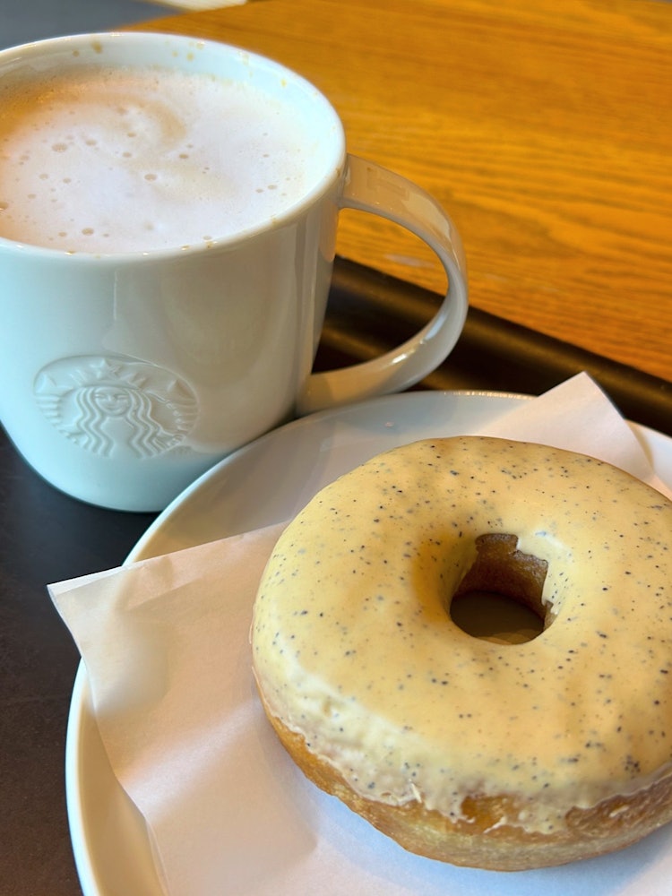 [Image1]After the Kawagoe Hikawa Shrine Monthly Festival, I relaxed at the Starbucks Bell Ring Street store.