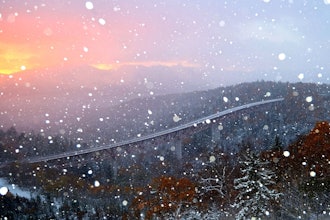 [画像2]三国峠に雪が降ったよ～紅葉と雪のコラボ美しかったです寒かった・・・時折吹雪まだ10月だというのにここは真冬の寒さでも「紅葉」と「雪」ってめったに見れないから感動したよ以上 雪ダルマくんからの報告でした