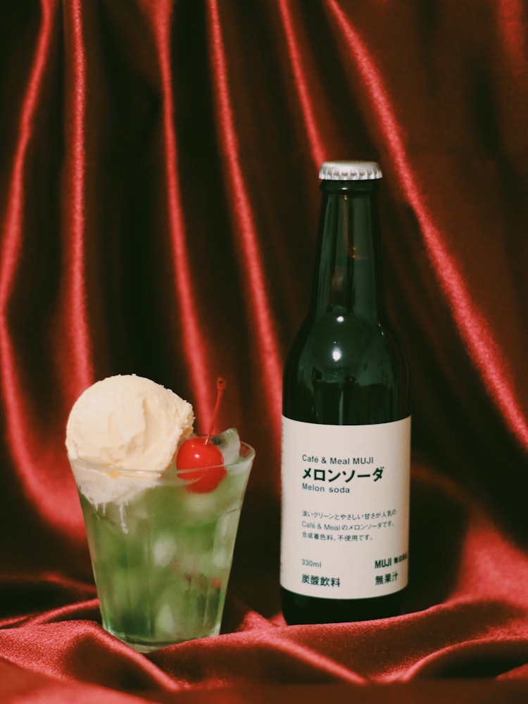[Image1]Vanilla ice cream and melon soda