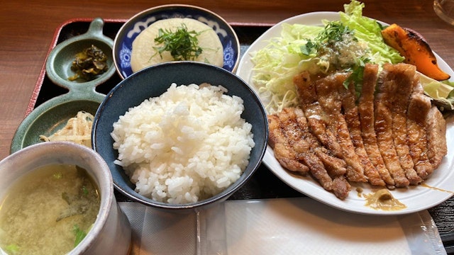 [Image1]Went to a nice little cafe/restaurant in Higashi-Ogu the other day. They had a really tasty pork sau