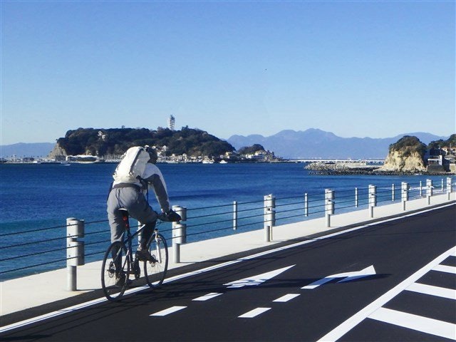 [画像1]サイクリングで神奈川の魅力を楽しもう！ 豊かな自然を巡るルートマップが完成！県では、スポーツによる地域活性化を目指して、本県の豊かな自然環境を活かして広域的な周遊を促進するサイクルツーリズムの取組を進