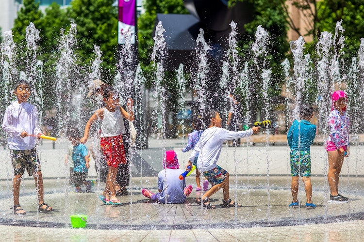 [相片1]地点：IWGP（池袋西口公园） 在喷泉玩耍的儿童 3