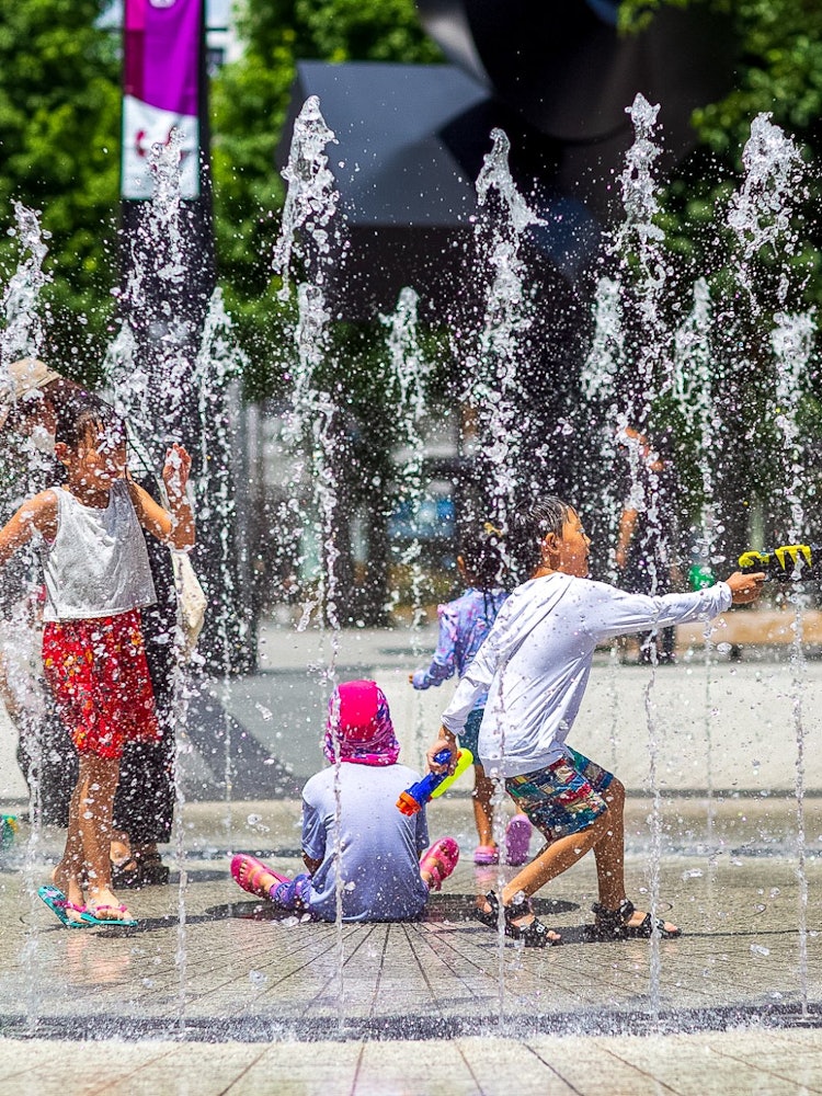 [Image1]Location: IWGP (Ikebukuro Nishiguchi Park) Children playing at the fountain 3