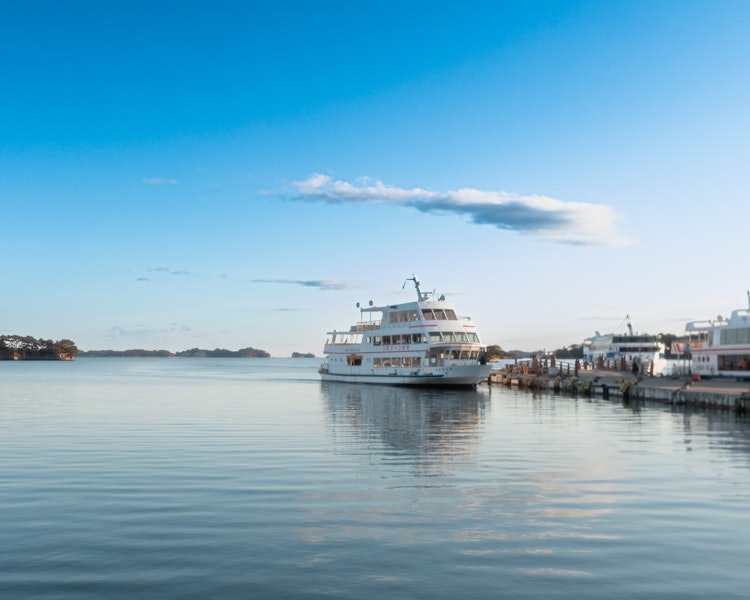 [相片1]橫跨松島灣的觀光船松島縣三大日本景點之一為什麼不乘觀光船去松島灣觀光呢？