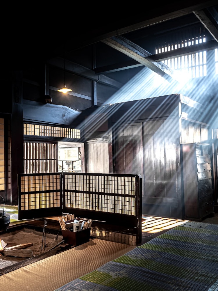 [Image1]TsumagojukuHearth smoke shines in through lattice windowsBringing out a strong lightThe Tale of Ligh