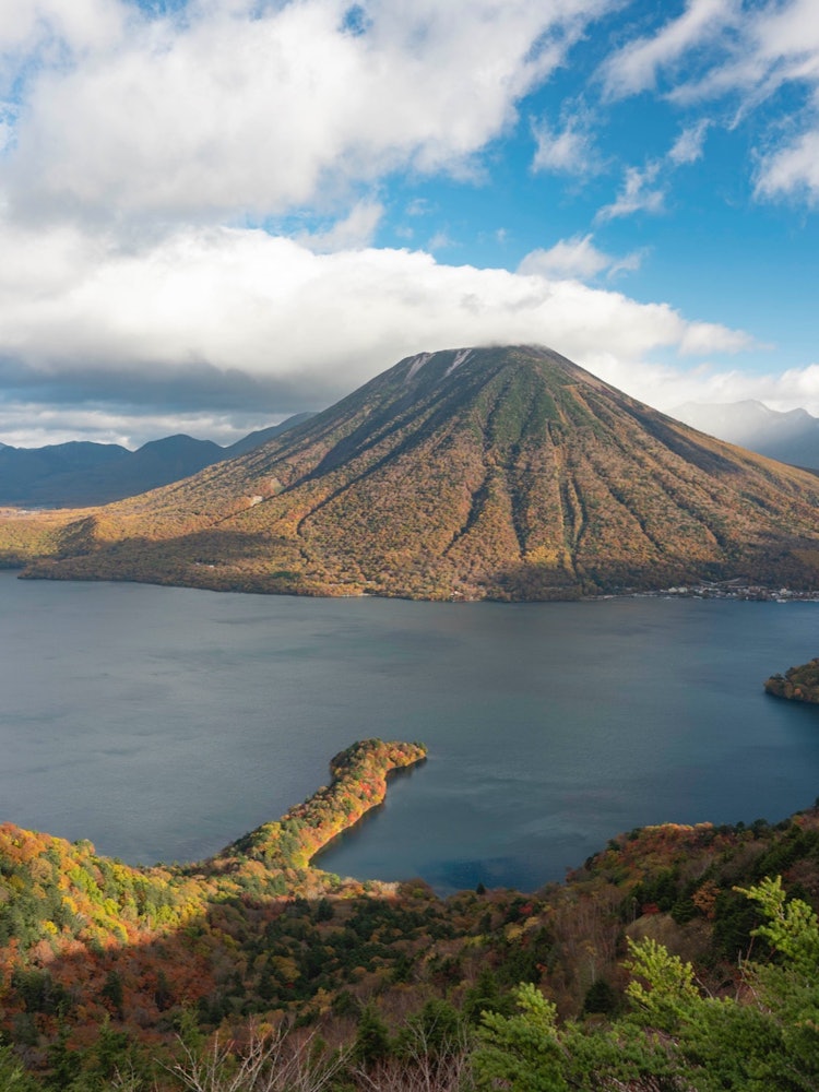 [相片1]“榛名湖”从阪月山展望台也可以欣赏到绝佳的景色。 攀登很辛苦，但风景如此美丽，吹走了我的疲劳。