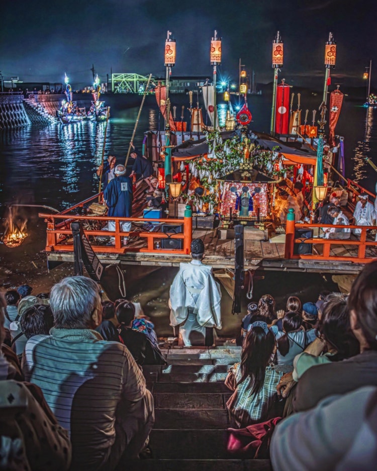 [相片1]广岛廿日市地狱禅神社（广岛及推荐景点）#还原斋节 👈放一艘驳船（在前面）和两匹划艇马（在后面），放一件 📸在许多人的包围下，进行了神圣的仪式，这是一个非常神秘的场景。