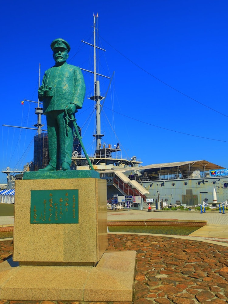 [Image1]It is a bronze statue of Heihachiro Togo and a memorial ship Mikasa in Mikasa Park in Yokosuka City,