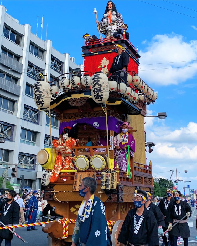 [이미지1]10월 16일, 22일 촬영.가와고에 축제의 사진입니다.가와고에 시청 앞에서 벌어지는 축제 수상 행렬입니다.미쿠보 쵸와 요리미쓰의 산차입니다.