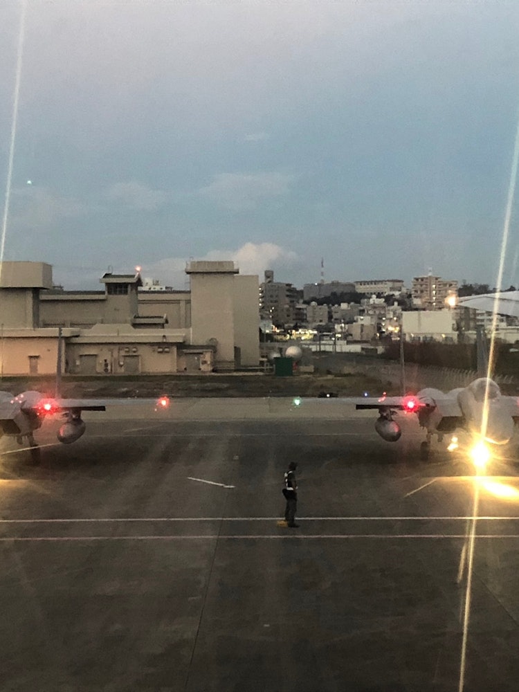 [相片1]那霸機場從沖繩旅行回來的路上。 為即將起飛的飛機送別。 這是從窗戶拍攝的特寫鏡頭。