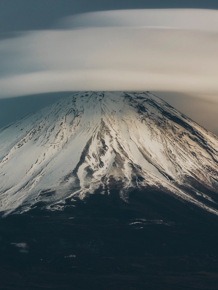 [相片1]雙帽雲和富士山看起來你戴著富士山的帽子。在山梨縣