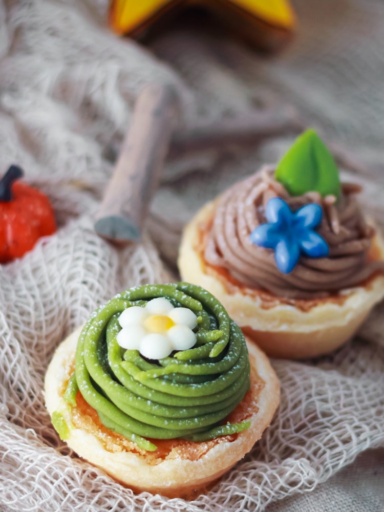 [Image1]Cute Mini cakes with matcha and houjicha flavor