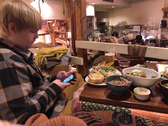 [画像2]明けまして🥳おめでとうございます こたつカフェに行ってみたくて、ついに下北沢で見つけた!カフェステイハッピーと呼ばれ、私を幸せ😊にしました雰囲気と食べ物は本当に良かった❤️です