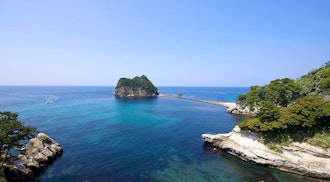 [Image1]Sanshiro Island (Tombolo of Dogashima)Sanshiro Island is a four-island consisting of Denbei Island, 