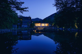 [相片2]Kashogyōen是一家Okujozankei溫泉KashoGyoen季節性美食旅館，于1989年開業，長期以來一直受到許多客人的喜愛。2022 年 6 月（令和 4 年），餐廳和大堂擴建並面向池塘