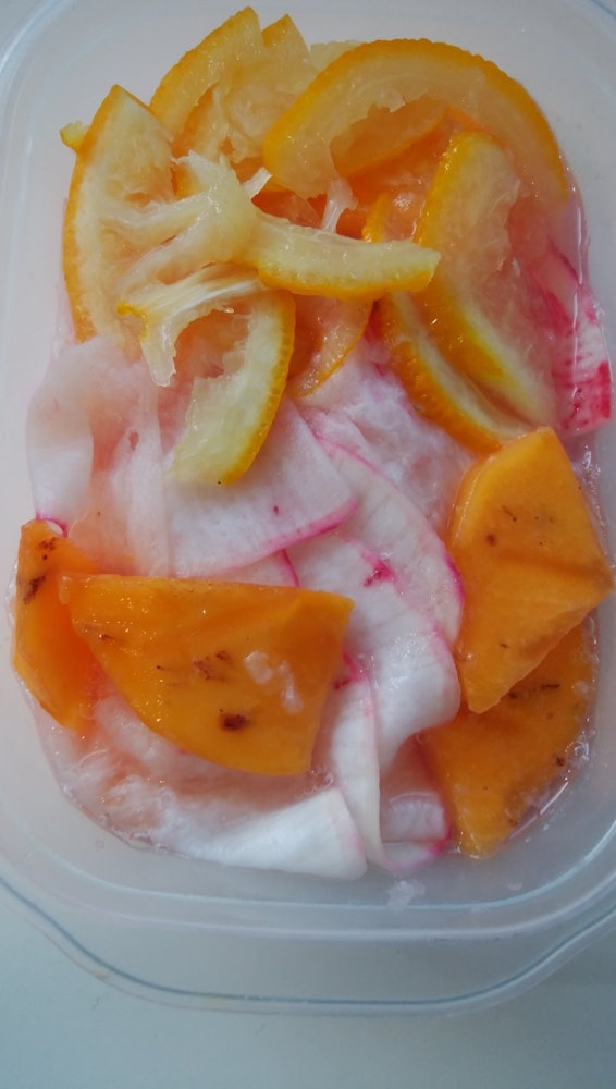 [相片1]我腌制了我的柚子、红萝卜和冷冻柿子。 这是秋天的食物本身。 我的身体很快乐。