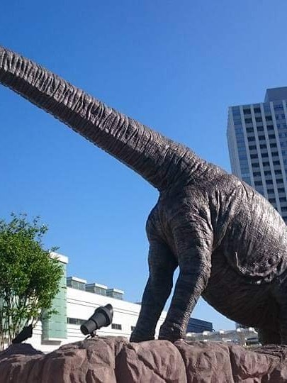 [Image1]Jurassic City Fukui Dinosaur Fukuititan in front of Fukui Stationmoves (^^;