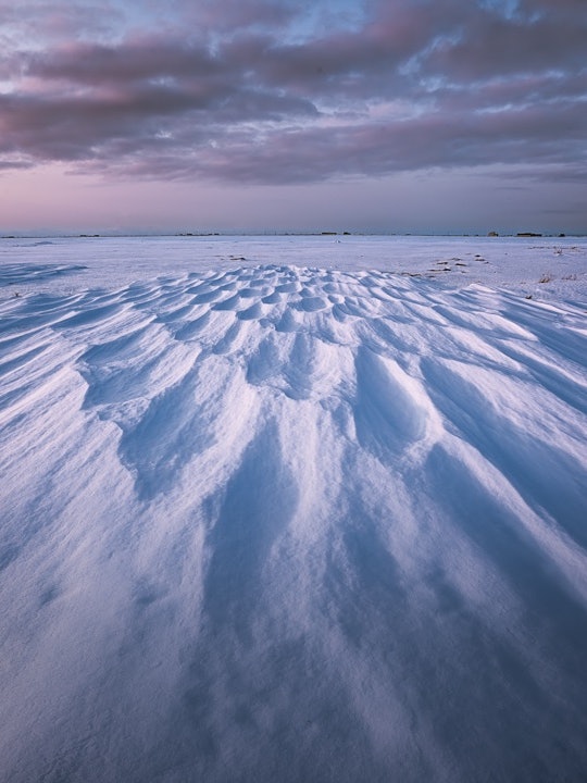 [画像1]野付半島のシュカブラここは、野付湾の厳冬期２月風の強い翌日凍りついてる野付湾はこの様なシュカブラが、あちこちにできている
