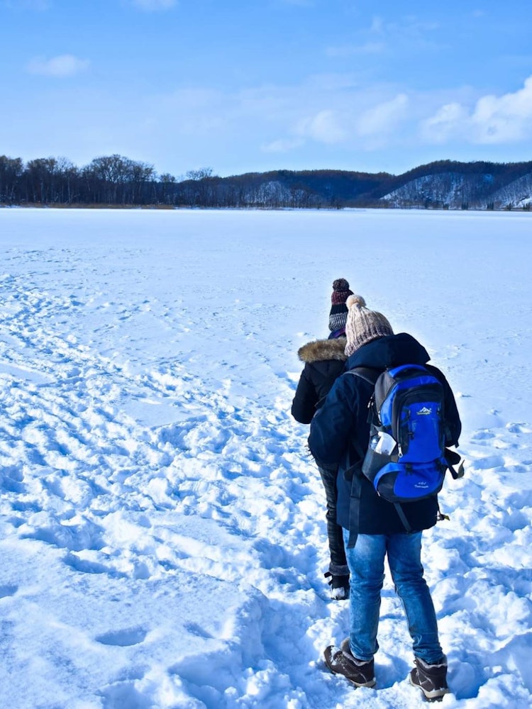 [画像1]今回は北海道の北東海岸にある都市、網走をおすすめしたいと思います。オホーツク海に面した街。冬は流氷まつりが楽しめます。この季節には網走湖ワカサギ釣りを企画しています。それは私たちにとって一生に一度の経