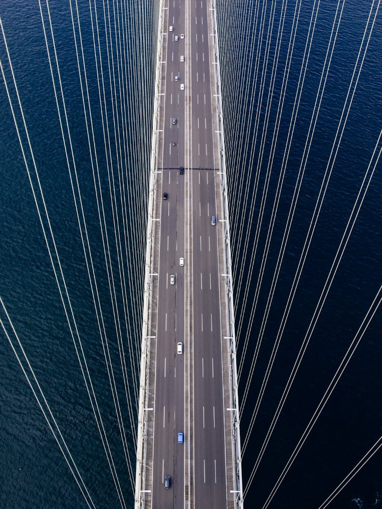 [Image1]The rarely seen highway from the Akashi Bridge that supports the lifelineThe car looked like a minia